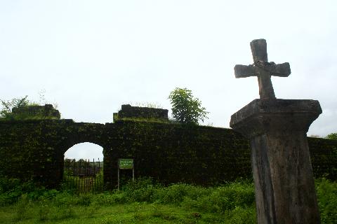 Alorna Fort Pernem - Download Goa Photos